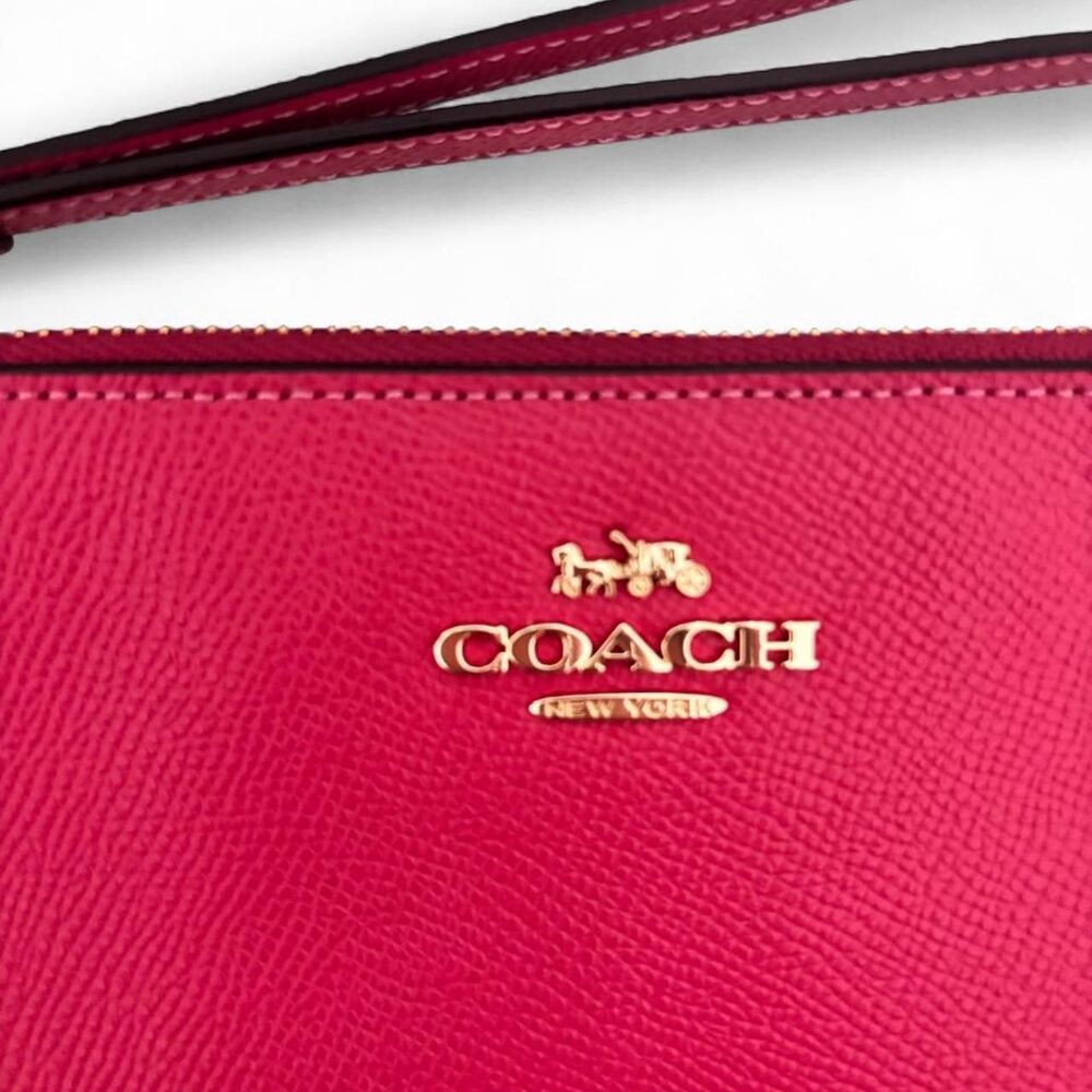 Coach Women's Pink Large Corner Zip Wallet Gold Hardware NWT - Picture 3 of 8